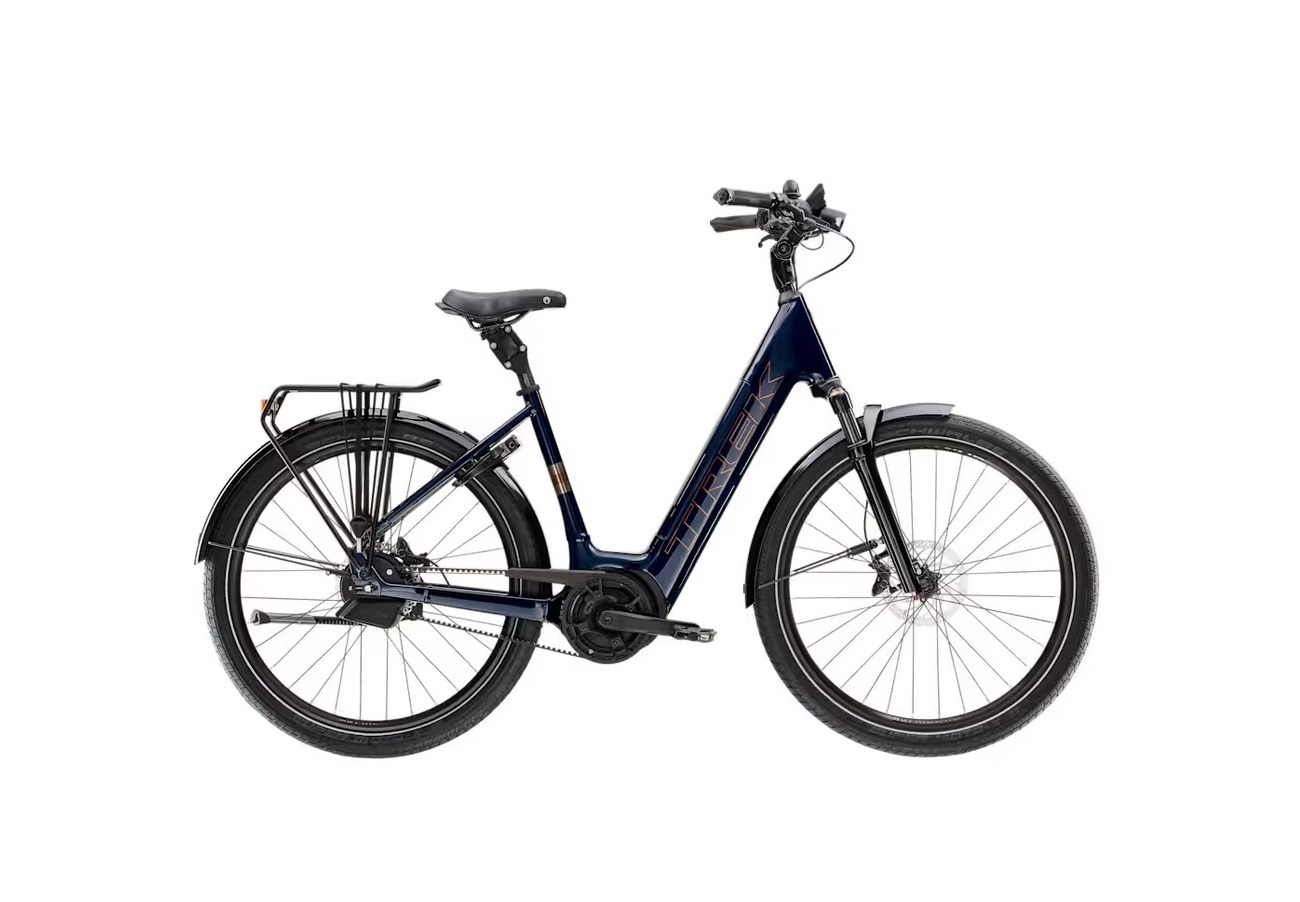 Rower elektryczny miejski TREK District+ 5 o niskim przekroku.